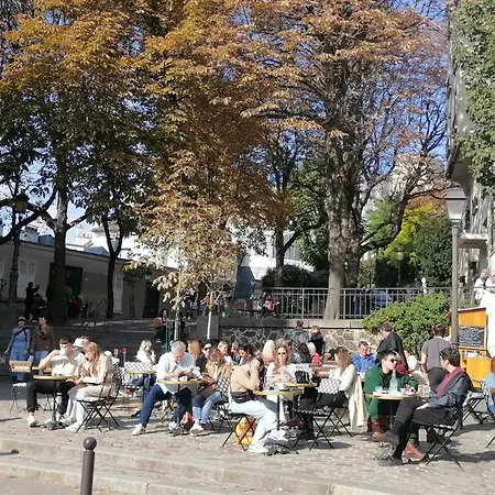 Avec Vue Exceptionnelle A Montmartre. *